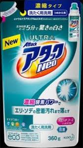 Жидкое концентрированное средство с отбеливающим эффектом для быстрой стирки белья КAO Attack Ultra Neo, с ароматом фруктового мыла, запасной блок 360 г