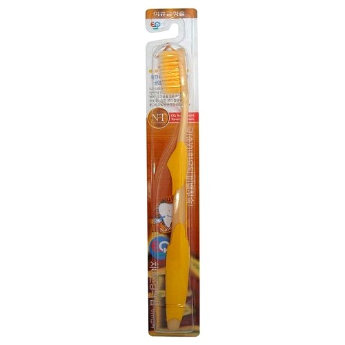 Зубная щетка EQ NANO со сверхтонкими щетинками двойной высоты и инновационной ручкой (с ионами золота, средней жесткости) 1 шт.