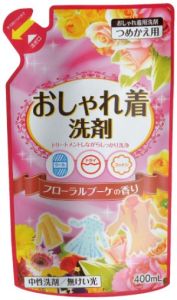 Жидкое средство для стирки NIHON деликатных тканей  (натуральное, на основе пальмового масла) Oshyare Arai (мягкая упаковка) 400 мл.